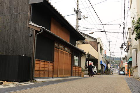 古い町並みでスローライフの画像